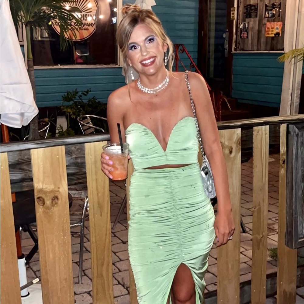Green Dress🌴